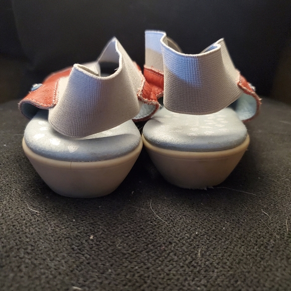 Red Cloud sling-back sandal size 39 almost new condition!! - Picture 5 of 6